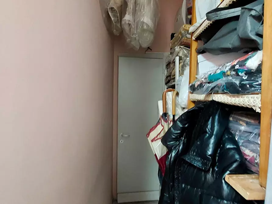 Immagine 4 di Negozio in vendita  a Viareggio