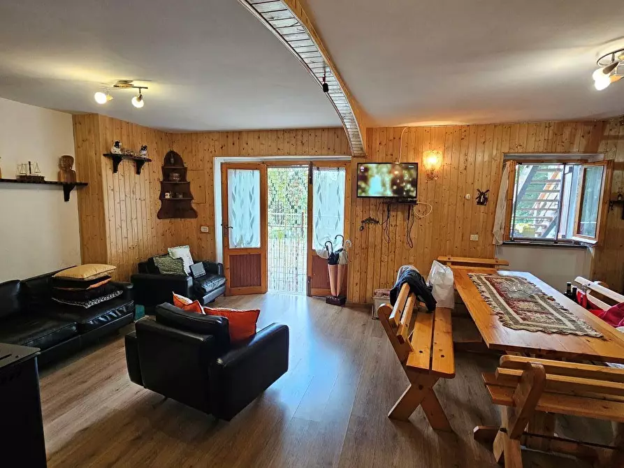 Immagine 15 di Villetta a schiera in vendita  a Zeri