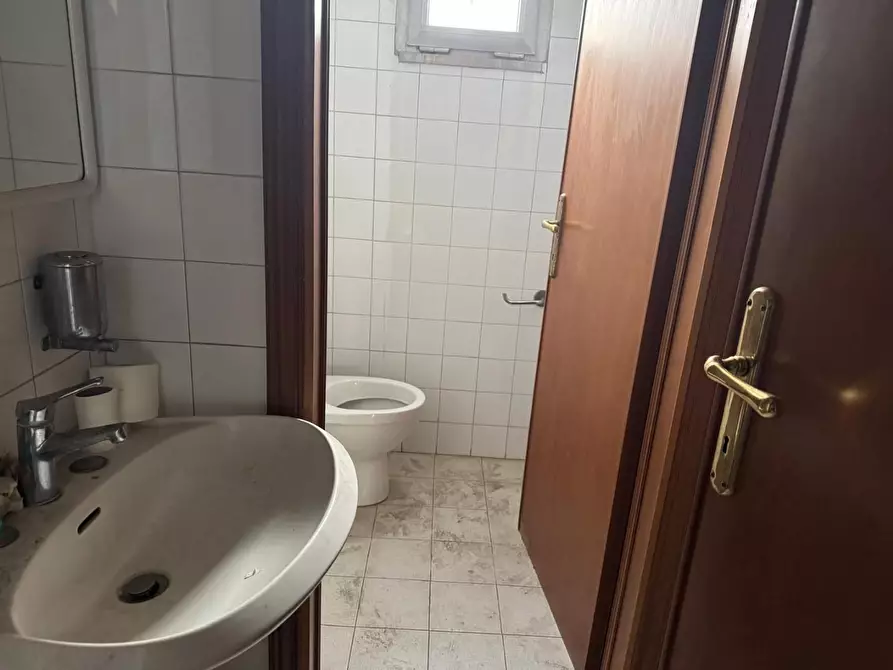 Immagine 21 di Attività artigianale in vendita  a Santa Maria A Monte