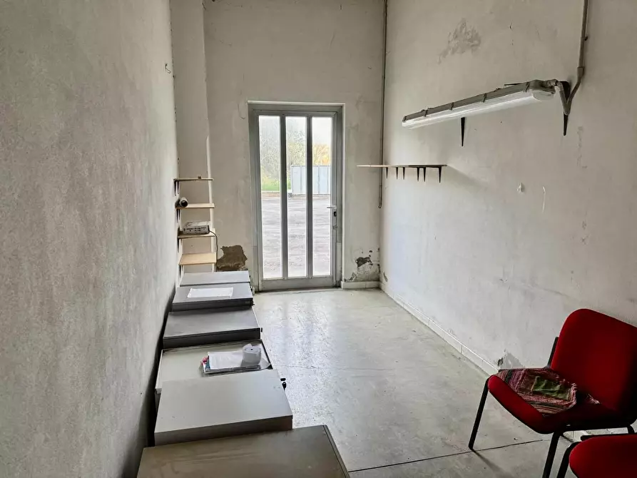 Immagine 31 di Attività artigianale in vendita  a Santa Maria A Monte