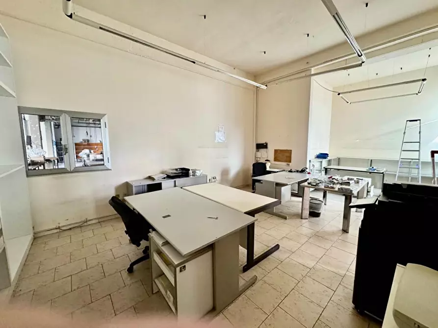 Immagine 20 di Attività artigianale in vendita  a Santa Maria A Monte