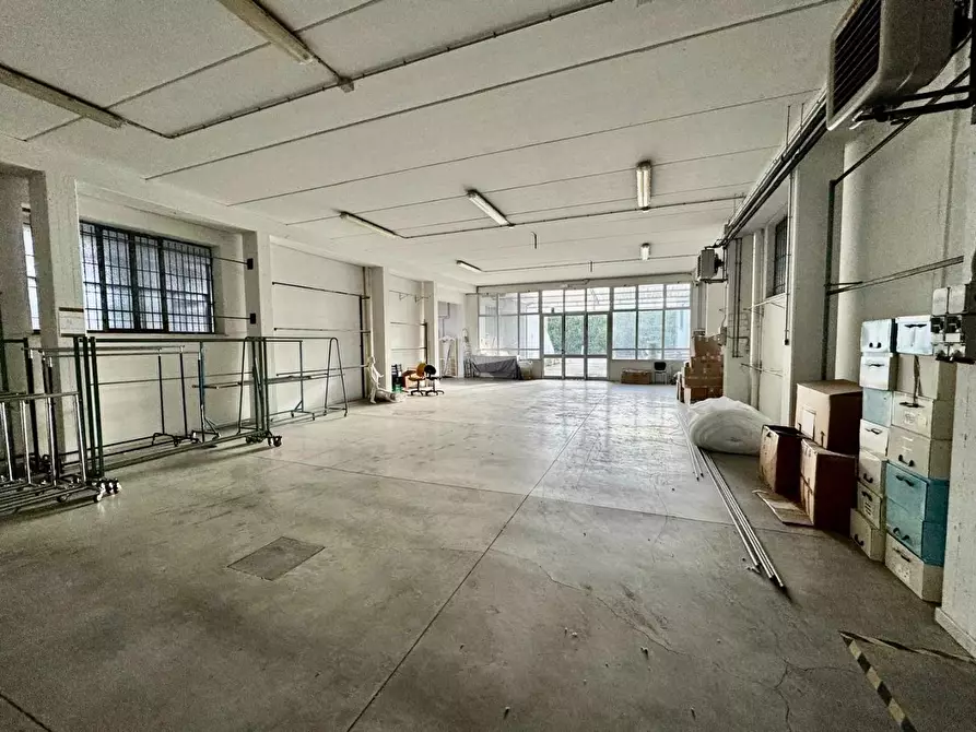 Immagine 46 di Attività artigianale in vendita  a Santa Maria A Monte