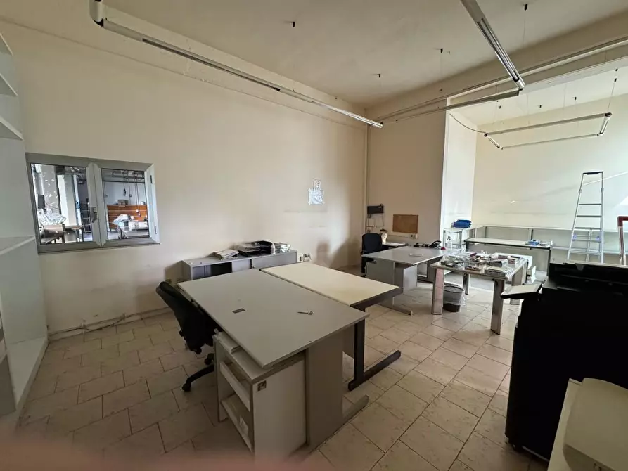 Immagine 47 di Attività artigianale in vendita  a Santa Maria A Monte