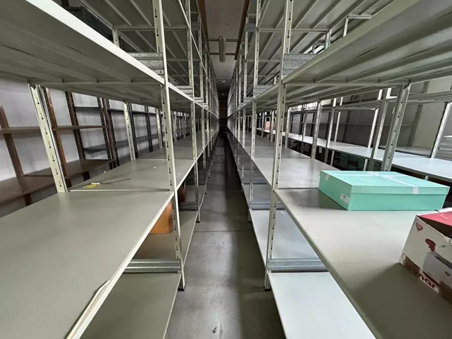 Immagine 34 di Attività artigianale in vendita  a Santa Maria A Monte