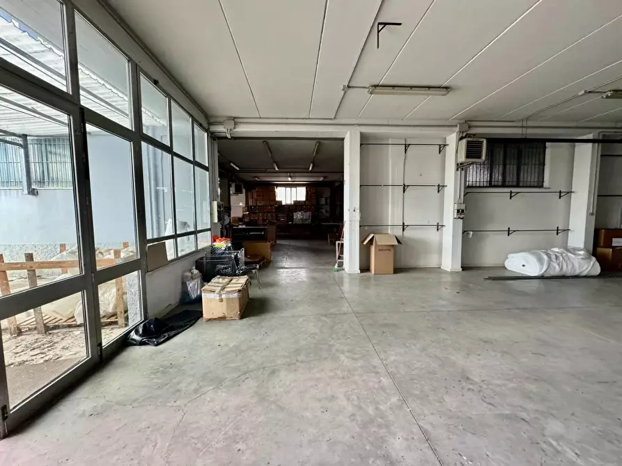 Immagine 39 di Attività artigianale in vendita  a Santa Maria A Monte