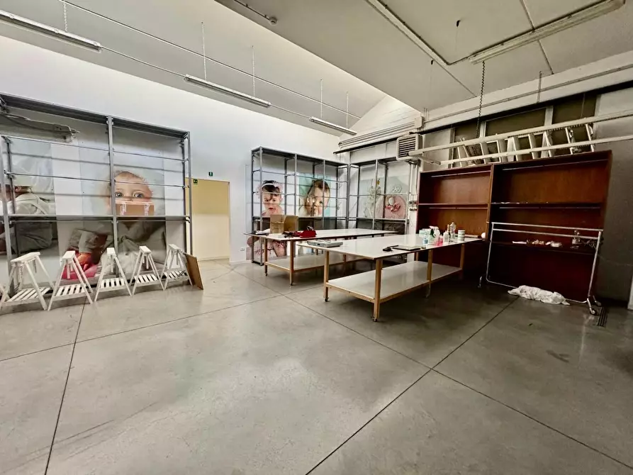 Immagine 44 di Attività artigianale in vendita  a Santa Maria A Monte