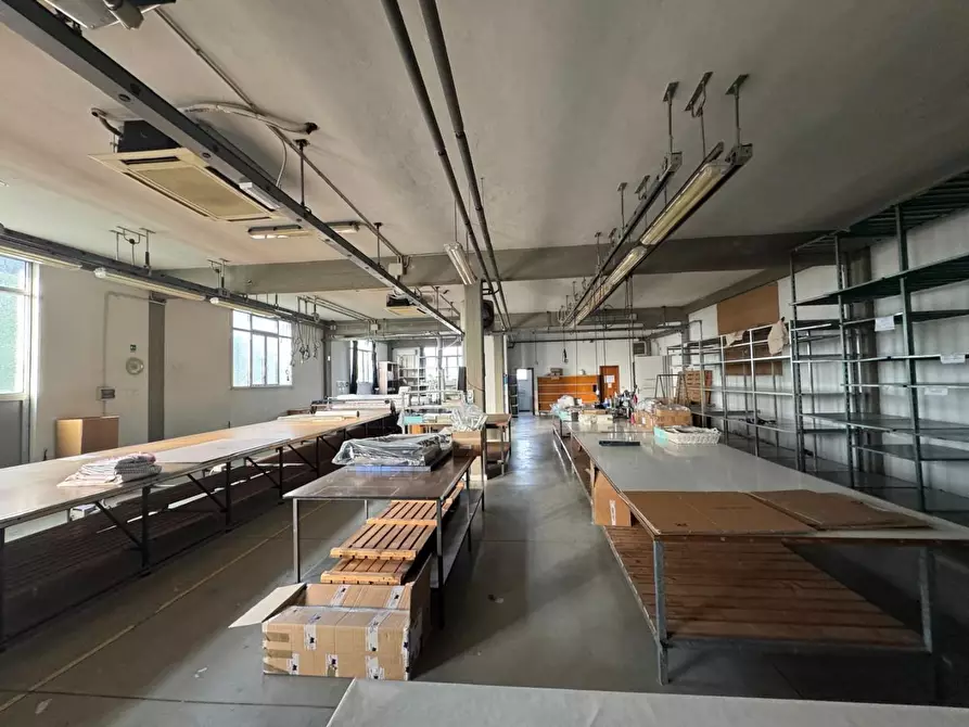 Immagine 28 di Attività artigianale in vendita  a Santa Maria A Monte