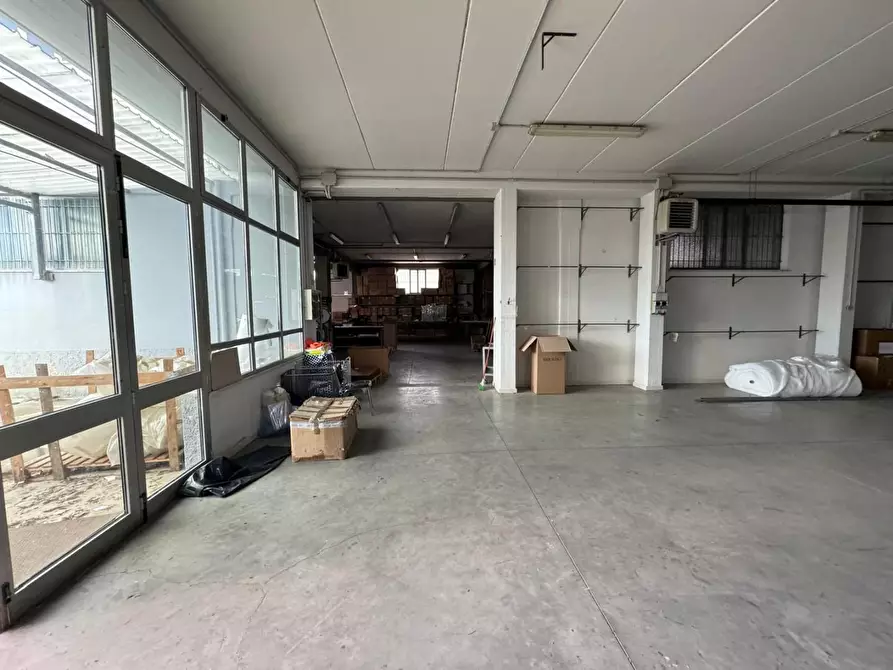 Immagine 37 di Attività artigianale in vendita  a Santa Maria A Monte