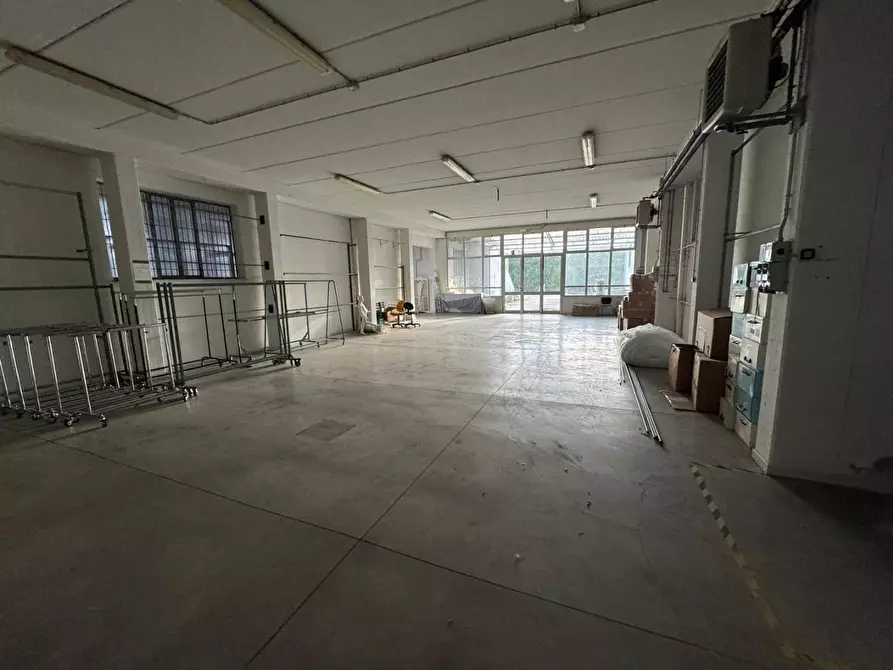 Immagine 53 di Attività artigianale in vendita  a Santa Maria A Monte