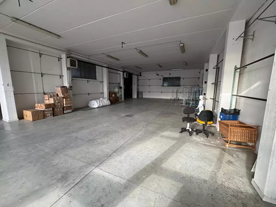 Immagine 45 di Attività artigianale in vendita  a Santa Maria A Monte