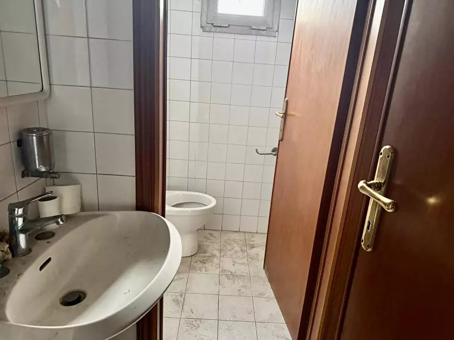 Immagine 24 di Attività artigianale in vendita  a Santa Maria A Monte