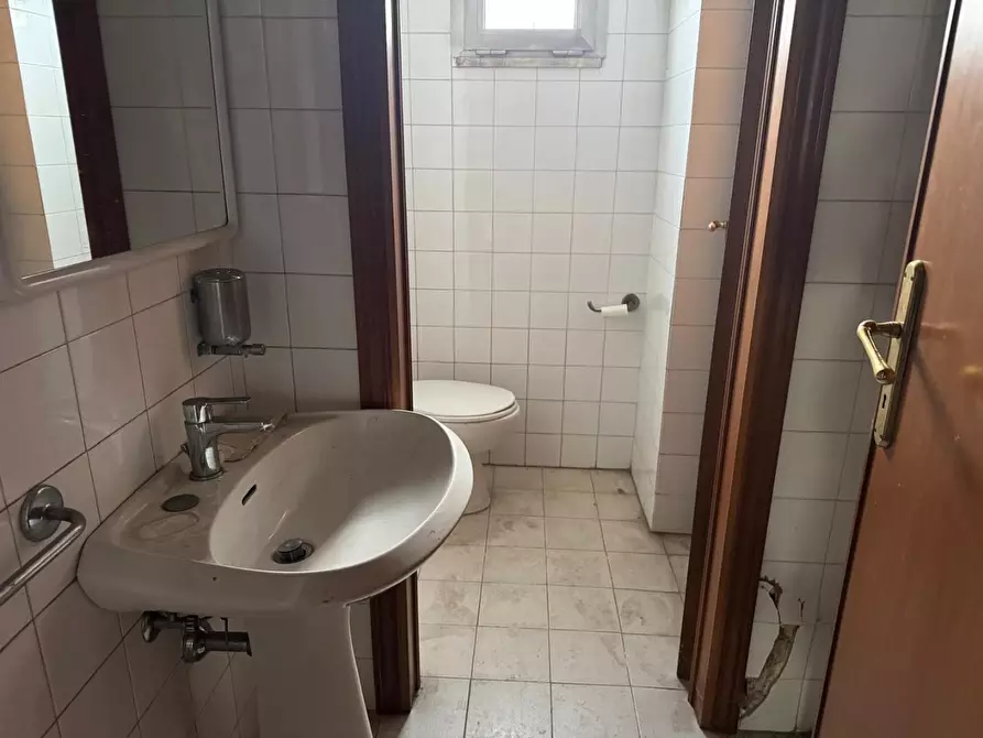 Immagine 49 di Attività artigianale in vendita  a Santa Maria A Monte