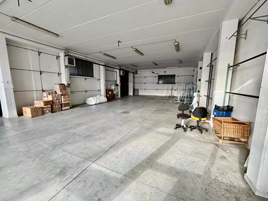 Immagine 48 di Attività artigianale in vendita  a Santa Maria A Monte