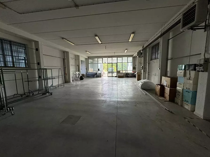 Immagine 41 di Attività artigianale in vendita  a Santa Maria A Monte