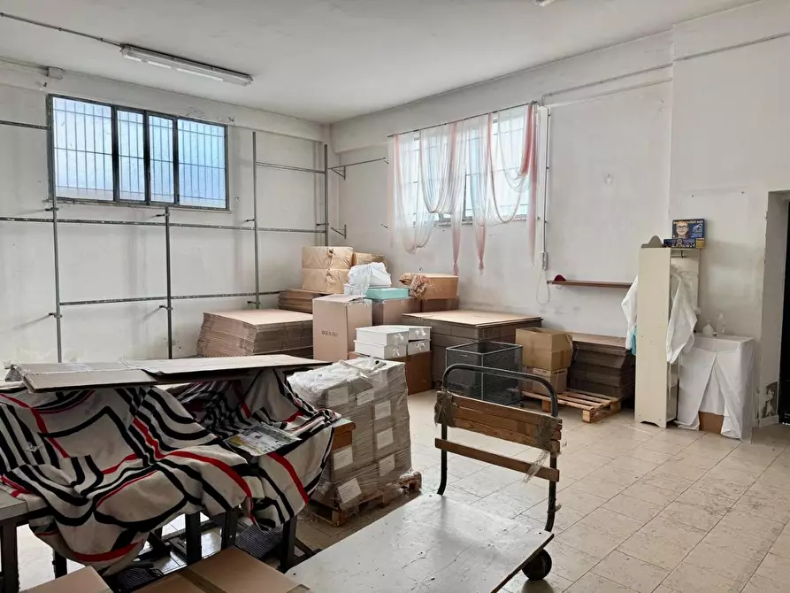 Immagine 26 di Attività artigianale in vendita  a Santa Maria A Monte