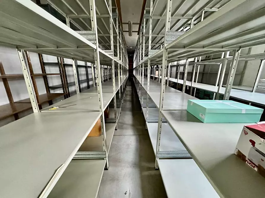 Immagine 42 di Attività artigianale in vendita  a Santa Maria A Monte