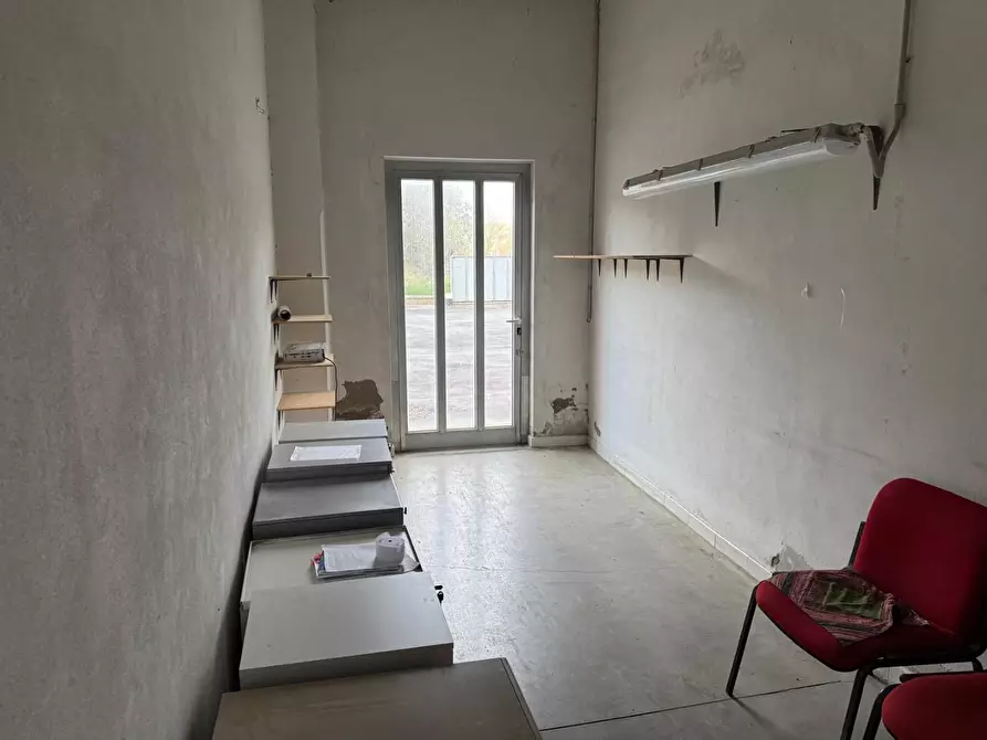 Immagine 50 di Attività artigianale in vendita  a Santa Maria A Monte