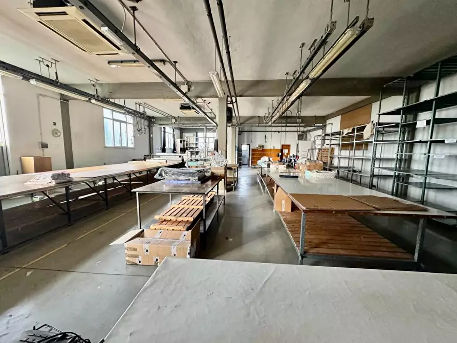 Immagine 36 di Attività artigianale in vendita  a Santa Maria A Monte