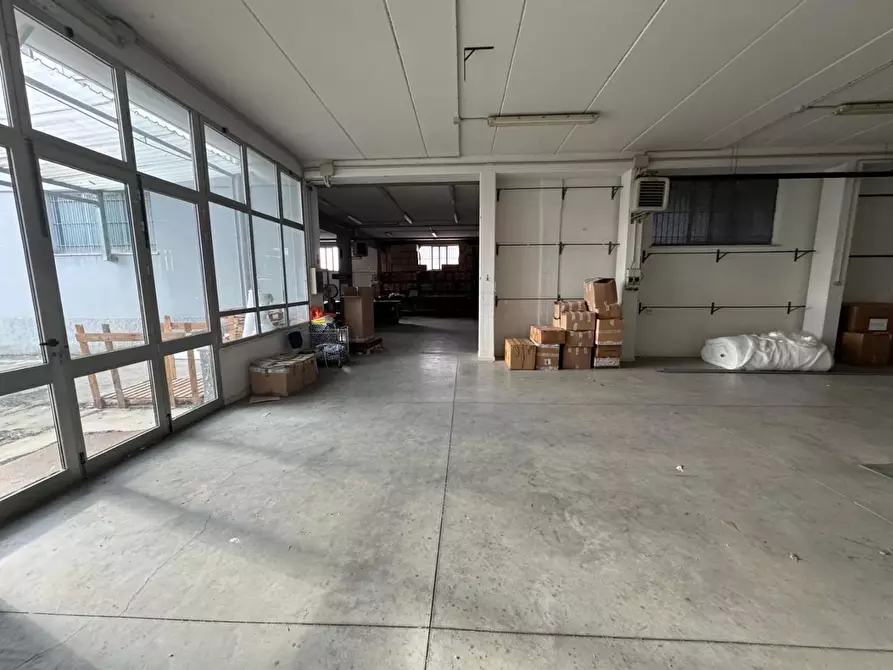 Immagine 27 di Attività artigianale in vendita  a Santa Maria A Monte