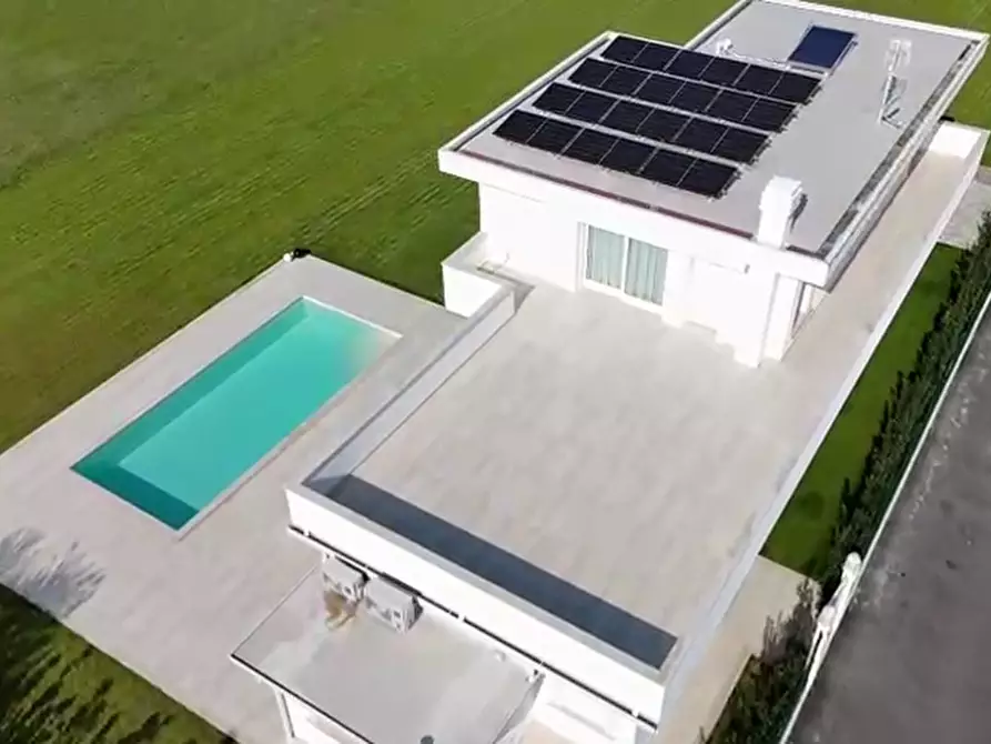 Immagine 15 di Villa in vendita  a Pietrasanta