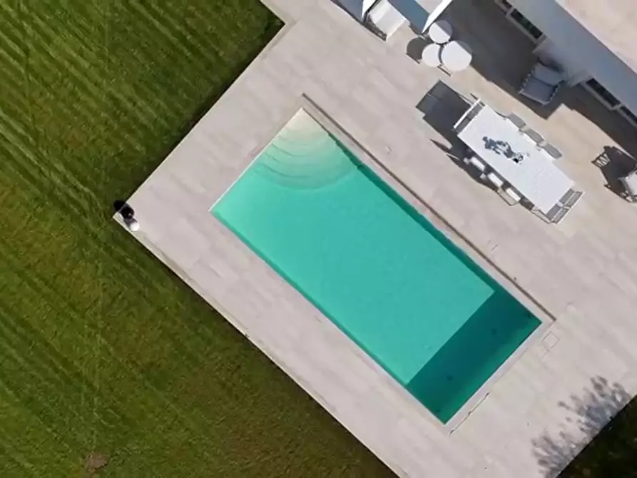 Immagine 12 di Villa in vendita  a Pietrasanta