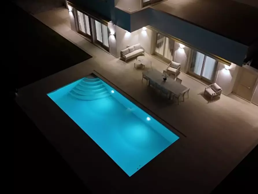 Immagine 4 di Villa in vendita  a Pietrasanta