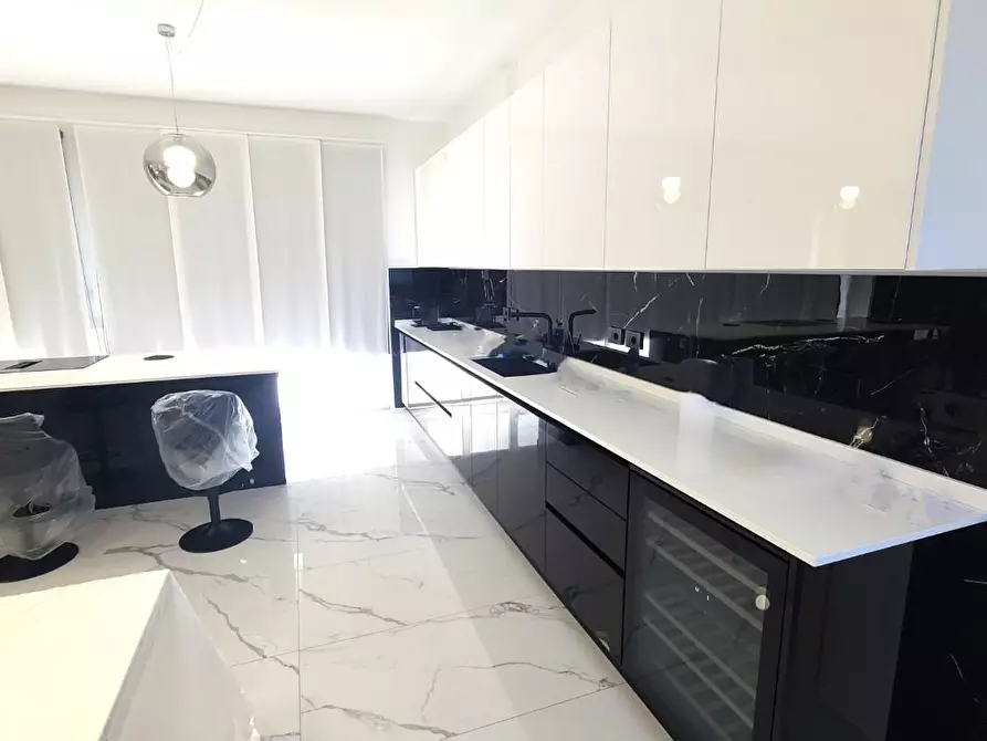 Immagine 21 di Villa in vendita  a Pietrasanta