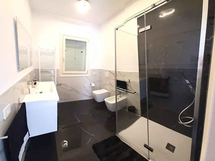 Immagine 45 di Villa in vendita  a Pietrasanta