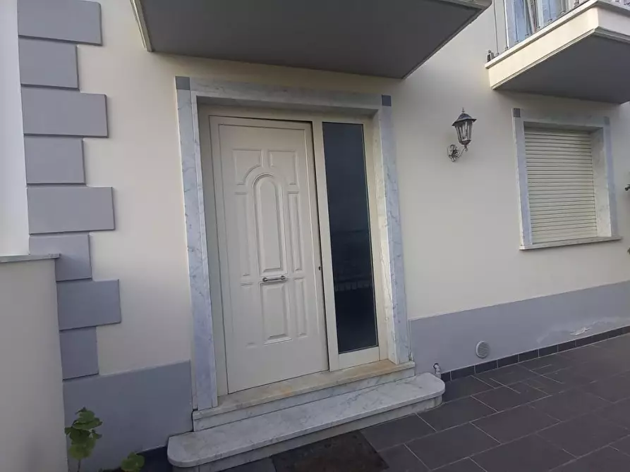 Immagine 2 di Casa bifamiliare in affitto  a Camaiore