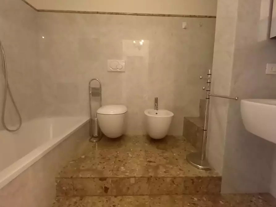 Immagine 25 di Casa bifamiliare in affitto  a Camaiore