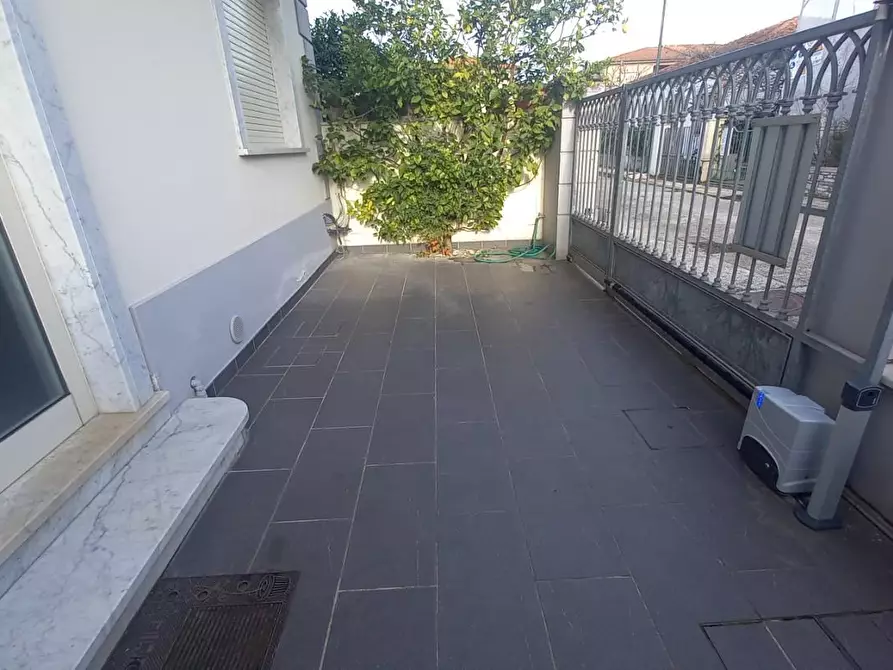 Immagine 3 di Casa bifamiliare in affitto  a Camaiore