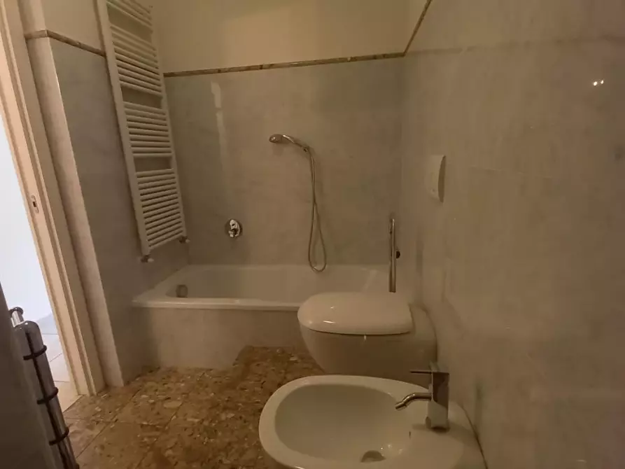 Immagine 26 di Casa bifamiliare in affitto  a Camaiore