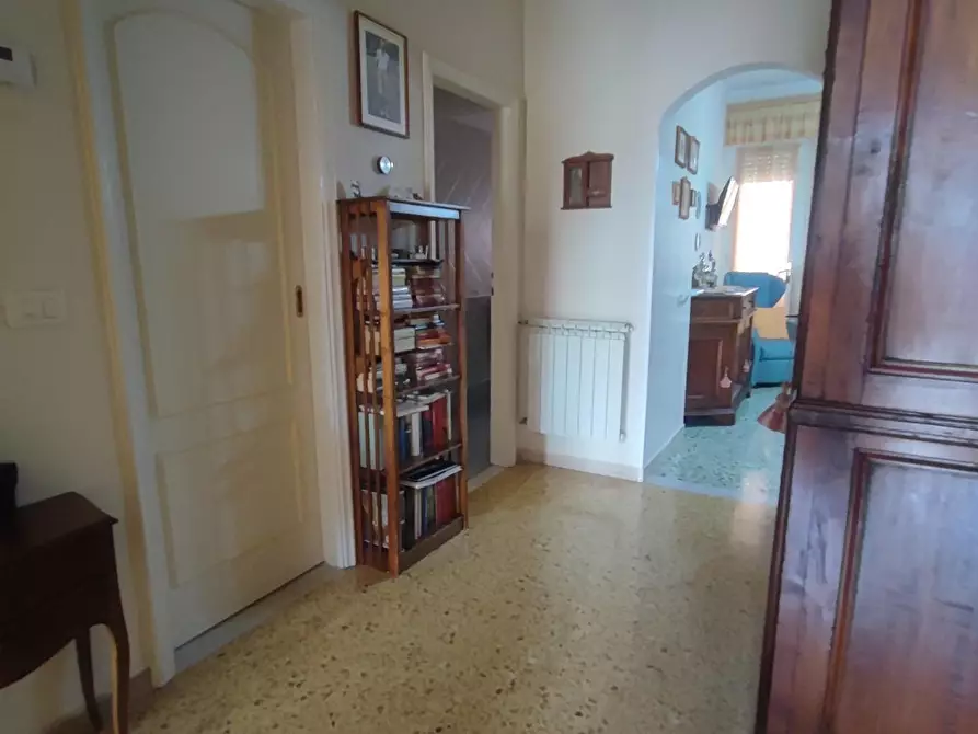 Immagine 4 di Appartamento in vendita  a Viareggio