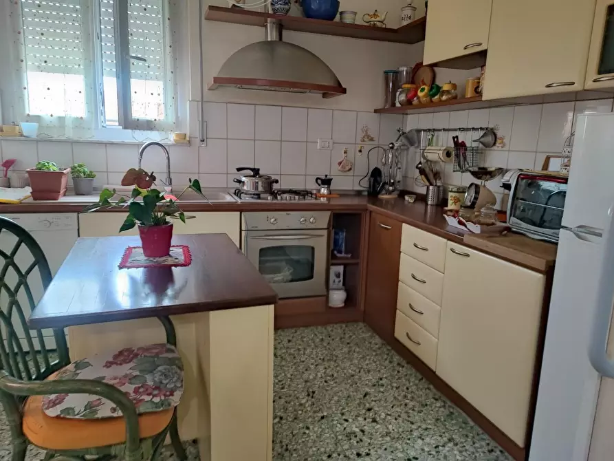 Immagine 2 di Appartamento in vendita  a Viareggio