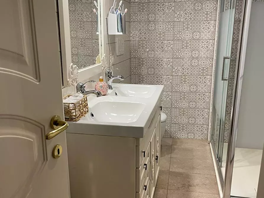 Immagine 18 di Appartamento in vendita  a Lucca