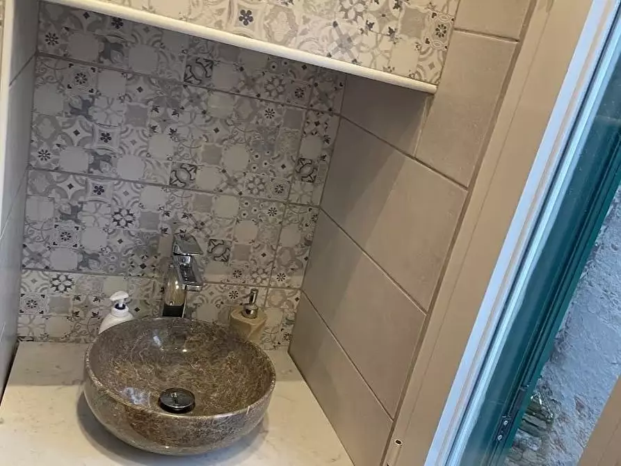 Immagine 19 di Appartamento in vendita  a Lucca