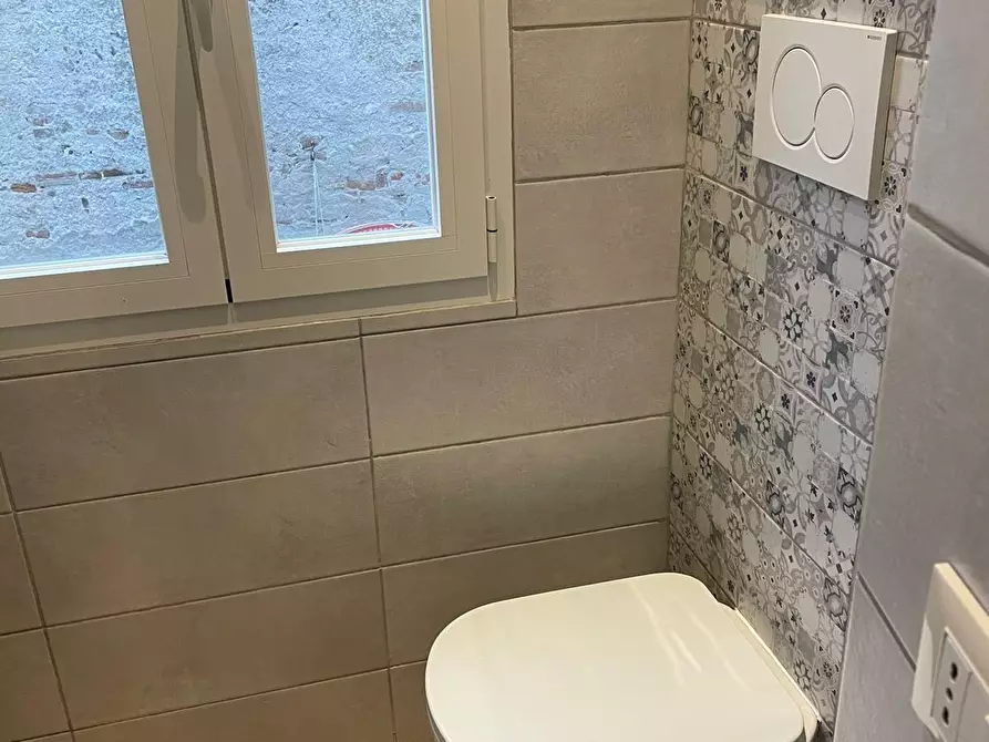 Immagine 15 di Appartamento in vendita  a Lucca