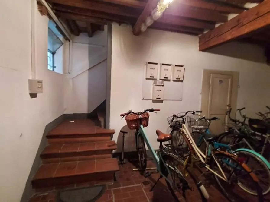 Immagine 24 di Appartamento in vendita  a Lucca