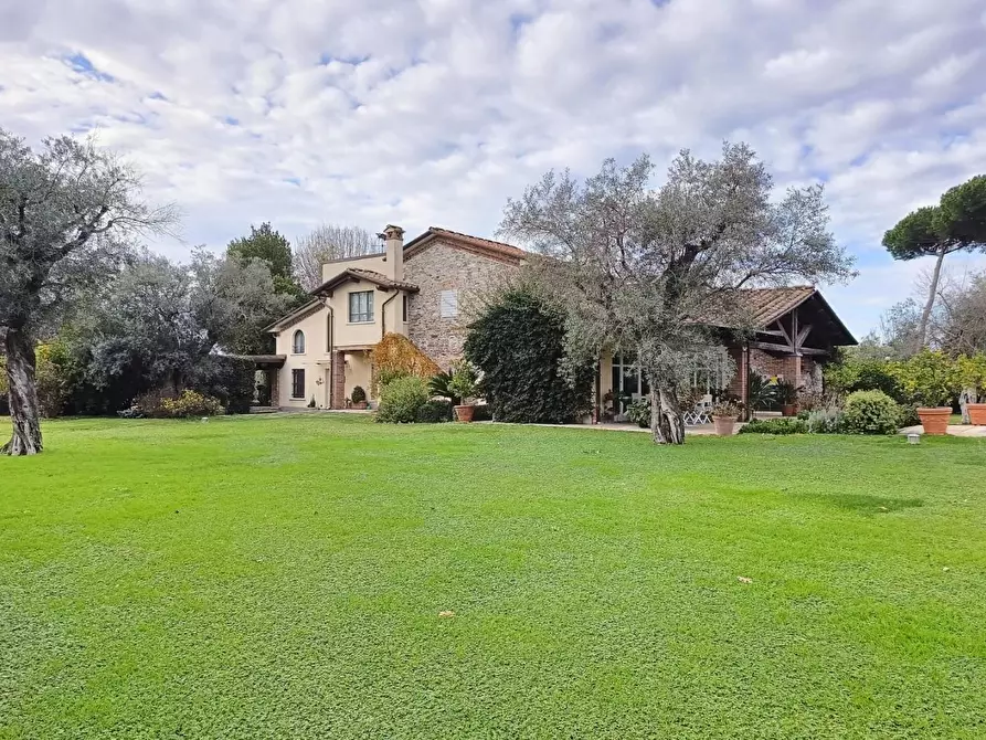Immagine 10 di Villa in vendita  a Pietrasanta