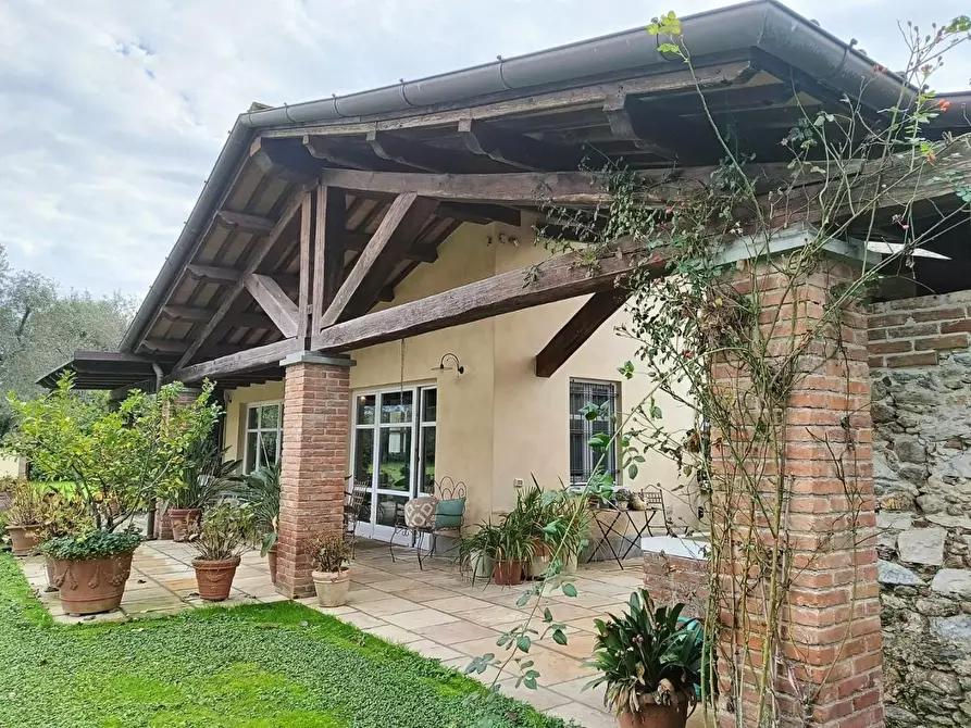 Immagine 3 di Villa in vendita  a Pietrasanta