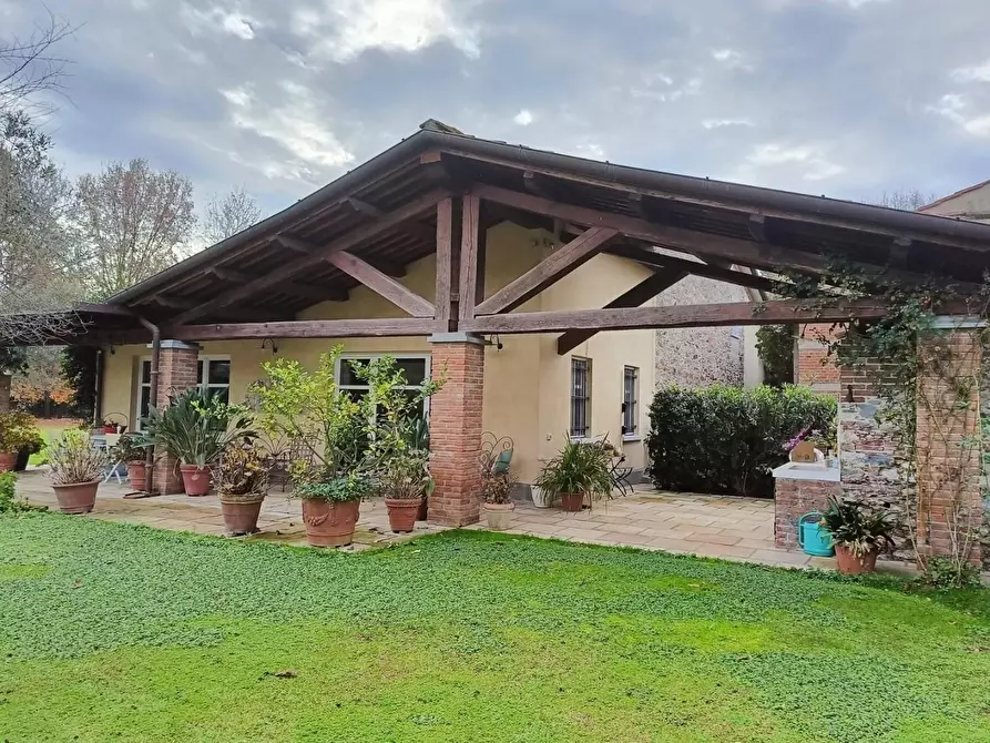 Immagine 5 di Villa in vendita  a Pietrasanta