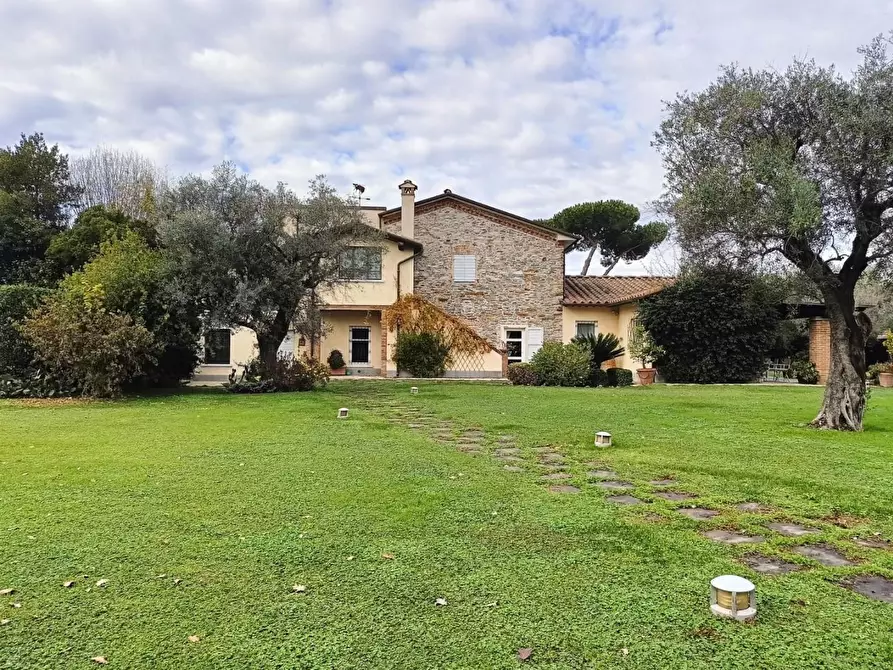 Immagine 9 di Villa in vendita  a Pietrasanta