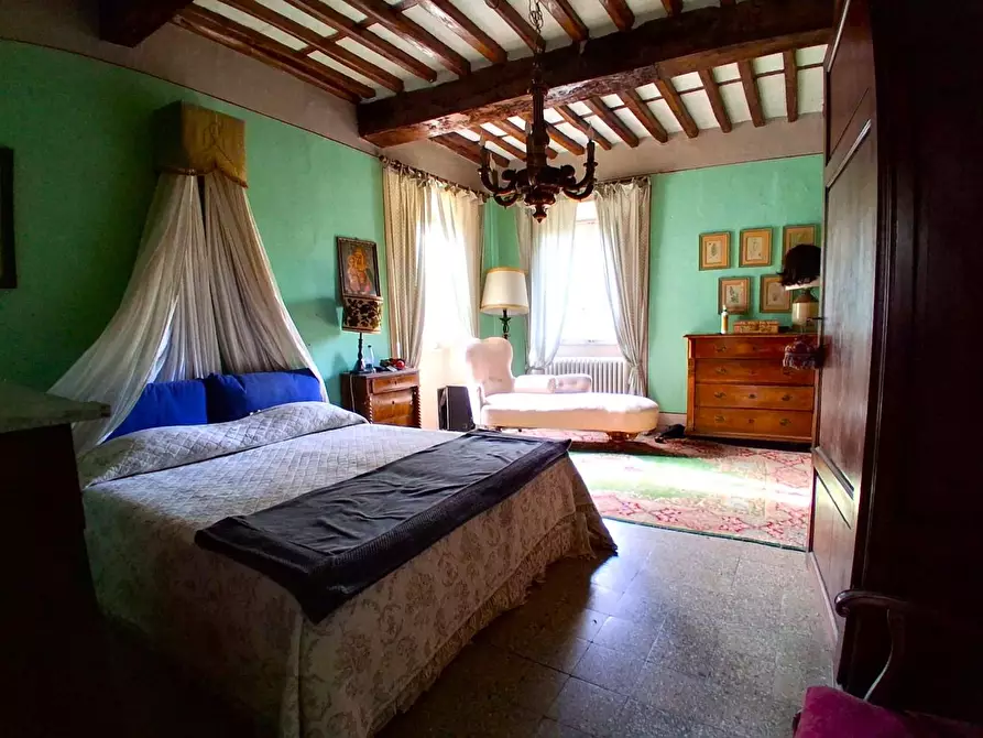 Immagine 26 di Villa in vendita  a Capannori