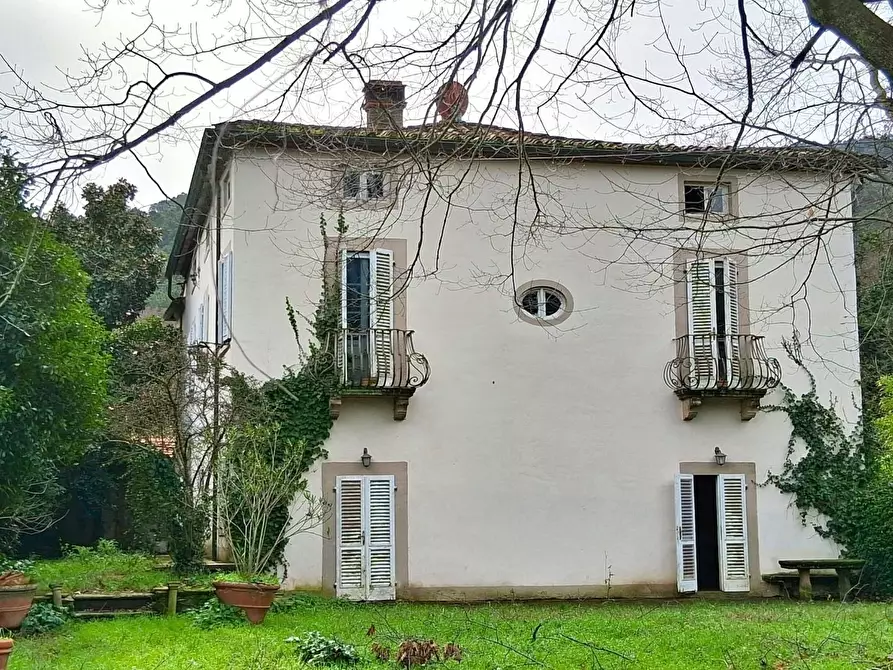 Immagine 35 di Villa in vendita  a Capannori