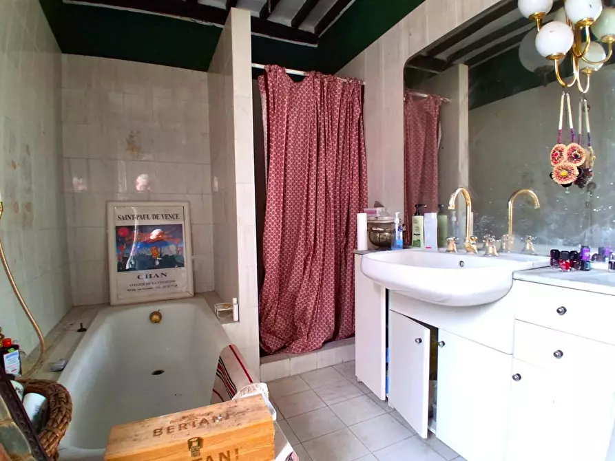 Immagine 21 di Villa in vendita  a Capannori