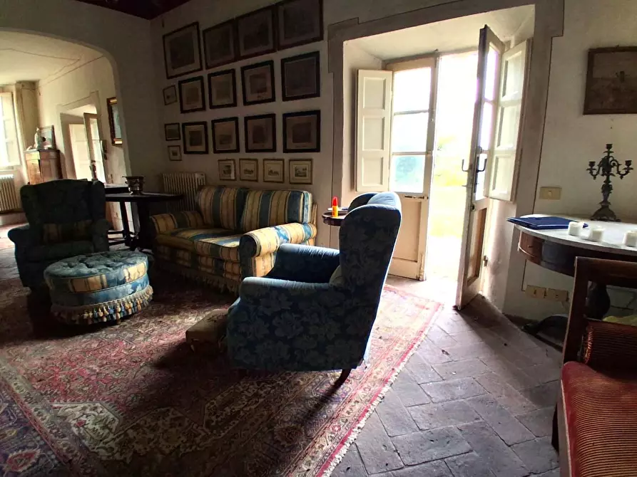 Immagine 5 di Villa in vendita  a Capannori