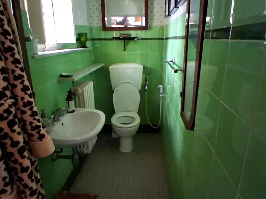 Immagine 27 di Villa in vendita  a Capannori