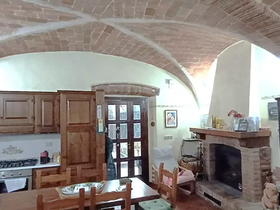 Immagine 1 di Casa colonica in vendita  a San Giuliano Terme