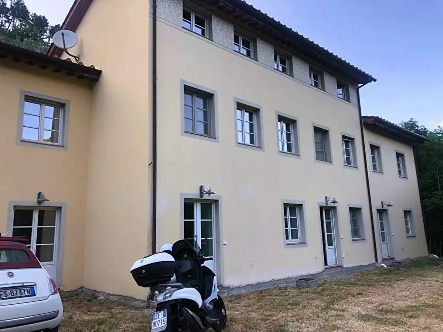 Immagine 10 di Casa colonica in vendita  a Capannori