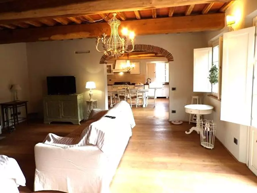 Immagine 4 di Casa colonica in vendita  a Capannori